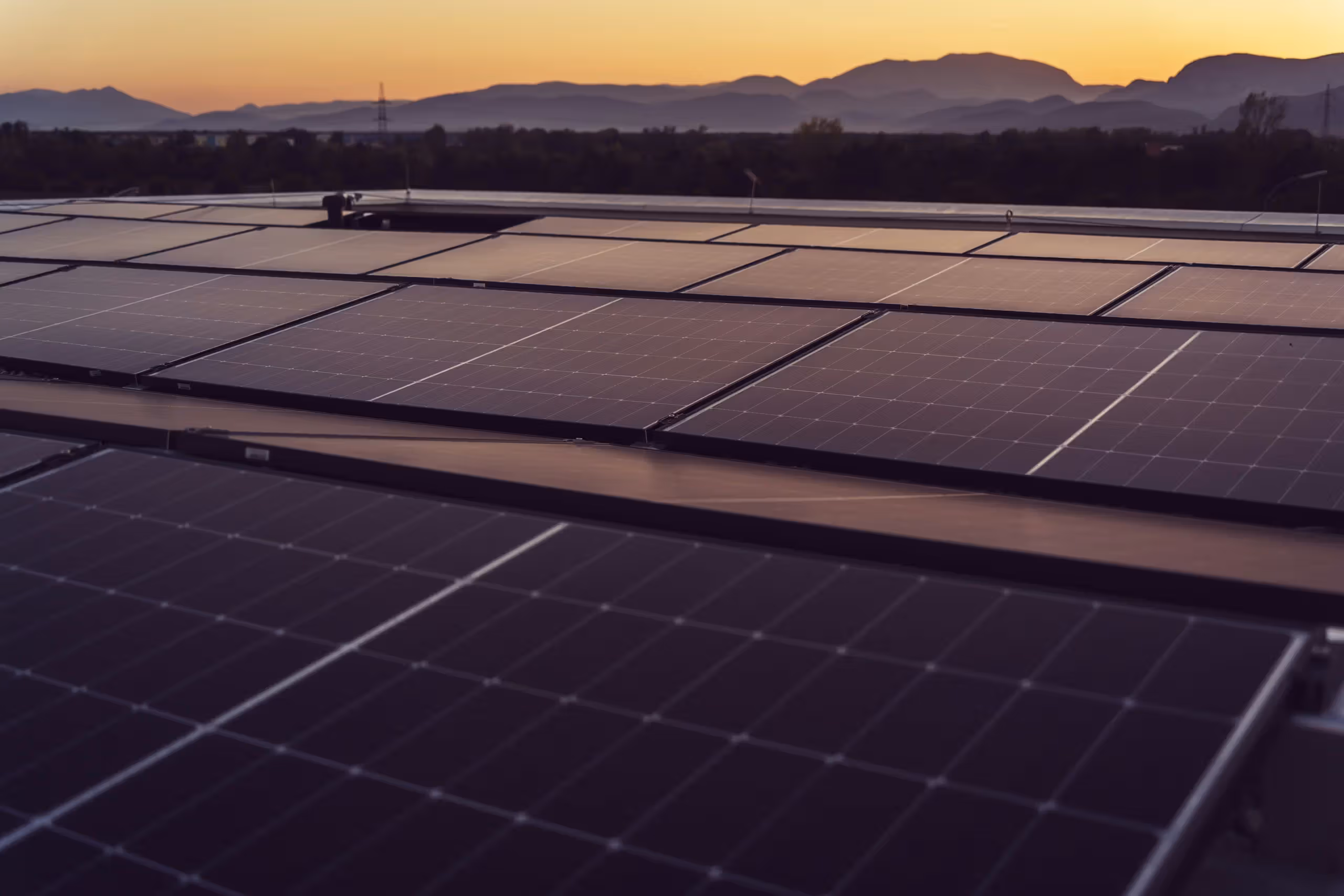The sun help you reduce your housing costs in Spain